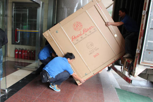 石龙钢琴贵重工艺品无忧运